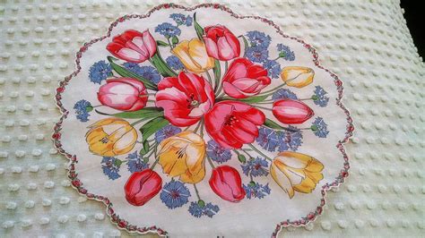 Terrific Tulips Vintage Floral Hankie Round Handkerchief Pink Etsy