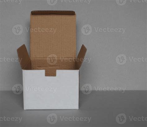 empty cardboard box 6614976 Stock Photo at Vecteezy