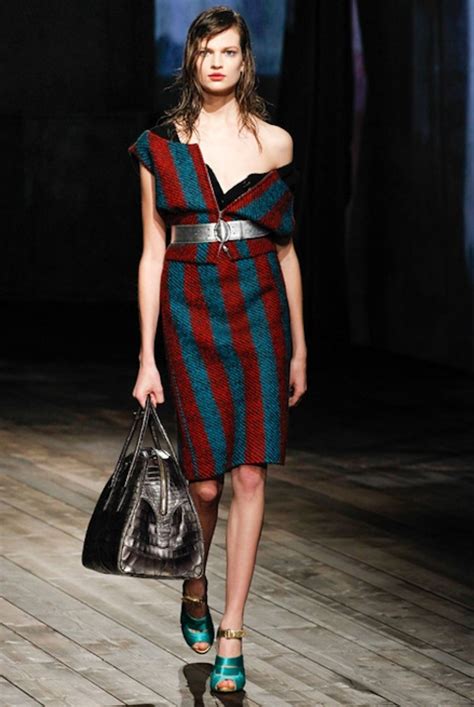 Прада коллекция: Prada купить женскую одежду, обувь, сумки и аксессуары ...