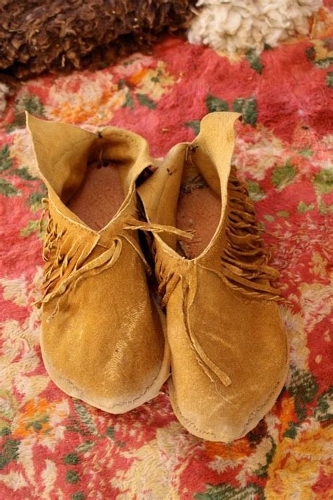 How To Make Buckskin Moccasins Moccasins Moccasin Pattern Diy Moccasins