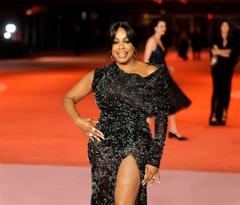 Niecy Nash Betts Talks Menopause And Skinny Dipping Ps Fitness