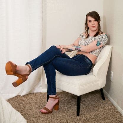 Trans Autumn Rain Says Please Please Me VR Porn Video VRPorn