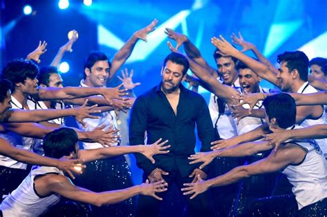 Salman Khans Dance Performance In Toifa