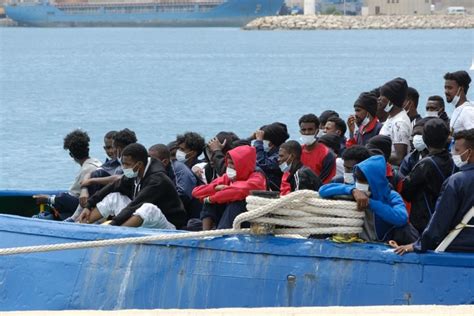 L Italia Dichiara Lo Stato Di Emergenza Per I Migranti Colornews