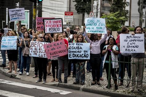 Medidas de Richa são alvo de protestos de professores