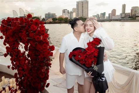 Hot girl Trứng rán cần mỡ Thanh Tâm bất ngờ được cầu hôn trên du thuyền