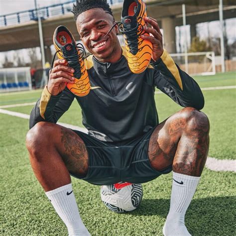 Nike D Voile De Nouveaux Crampons Tn Port S Par Vinicius Jr