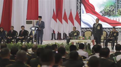 Prabowo Cek Alutsista Usai Terima Gelar Dari Presiden Jokowi Vlix Id