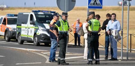 Tres Muertos Entre Ellos Un Polic A En Un Tiroteo En Una Carretera De