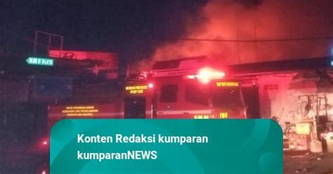 Kebakaran Terjadi Di Pasar Mobil Kemayoran Unit Damkar Dikerahkan