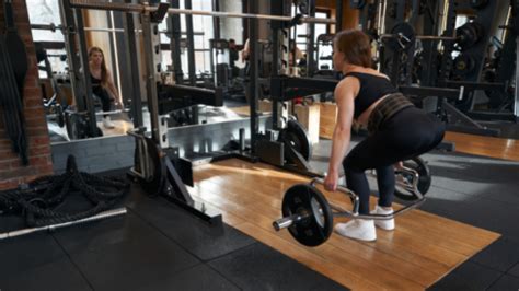 5 Benefits of the Trap Bar Deadlift That Will Convince You to Start Pulling | BarBend