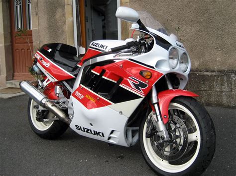 1990 Suzuki GSX R 750 Moto ZombDrive