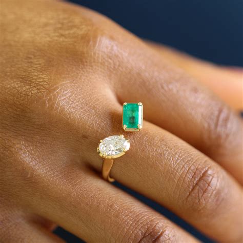 18k Yellow Gold Toi Et Moi Diamond Emerald Engagement Ring By Ronan Campbell Designyard