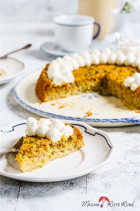 Schneller Rhabarber Vollkorn R Hrkuchen Mit Quark Sahne Tupfen Madam