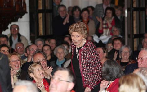 Lhommage National à Hélène Carrère Dencausse En Images Qui était