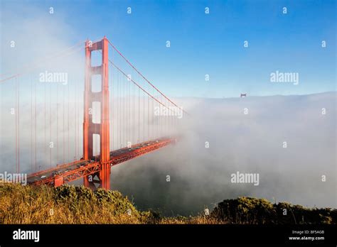 Golden gate bridge fog hi-res stock photography and images - Alamy