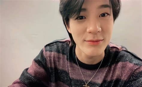 210426 Lee Jeno Vlive Gambar