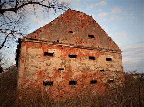 Zabytkowy spichlerz Lubiatów