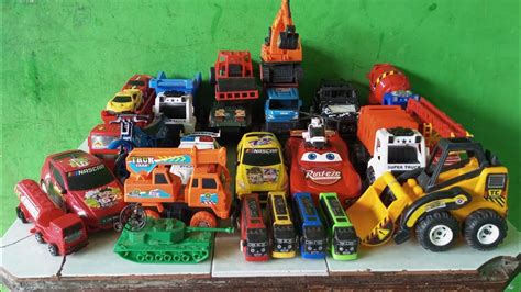 Banyak Mobilan Sedan Truk Tank Jeep Molen Towing Trailer Towing