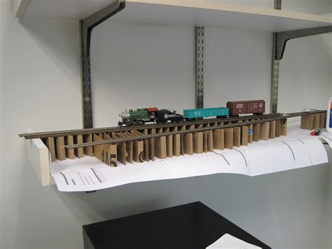 bnacar's train shelf project