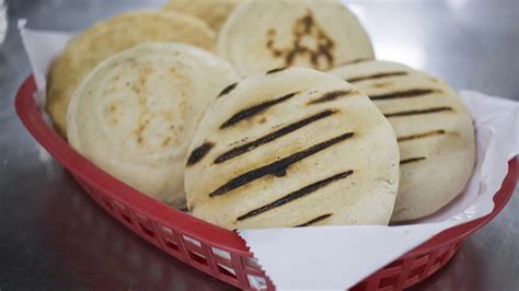 Arepas veganas una receta tradicional de la gastronomía colombo