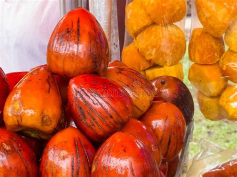 La Venta De La Calle De Una Fruta Tropical Ex Tica Llam Chontaduro