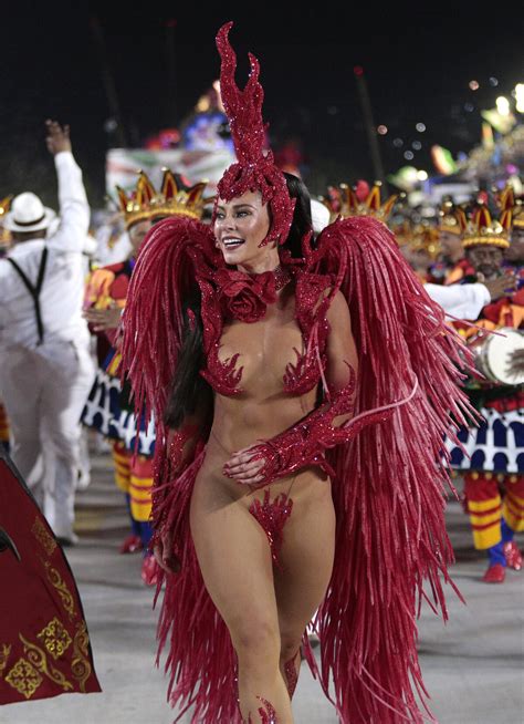 Foto Paolla Oliveira estava representando a versão feminina de Exu