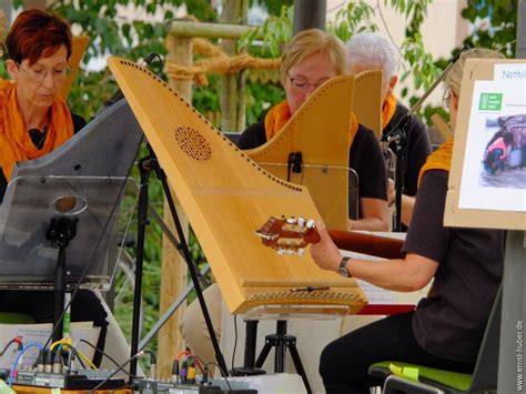 Veeh Harfen Konzert in der städtischen Anlage