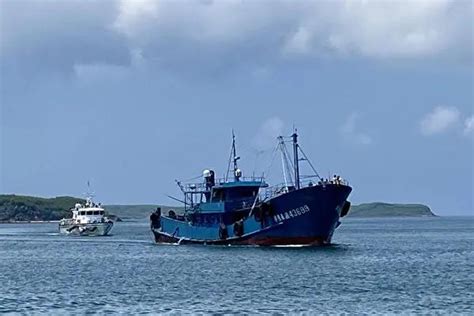 大陸漁船越界違法捕魚 遭台灣海巡隊扣押 ＊ 阿波羅新聞網