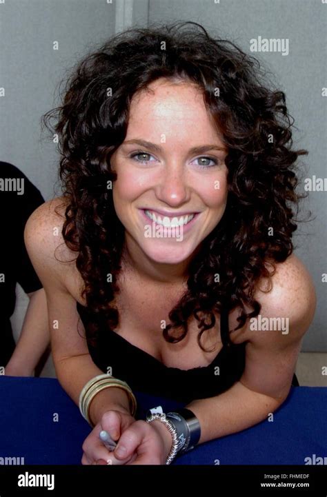 Amy Manson At Collectormania 13 At The Center Milton Keynes