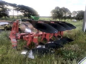 Kuhn Mouldboard Plough Farm Tender