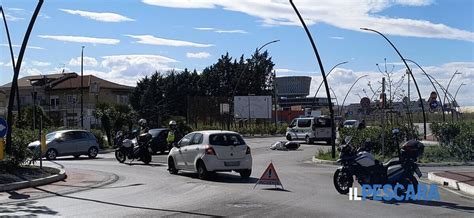 Incidente Scontro Auto Scooter Vespa Rotatoria San Donato