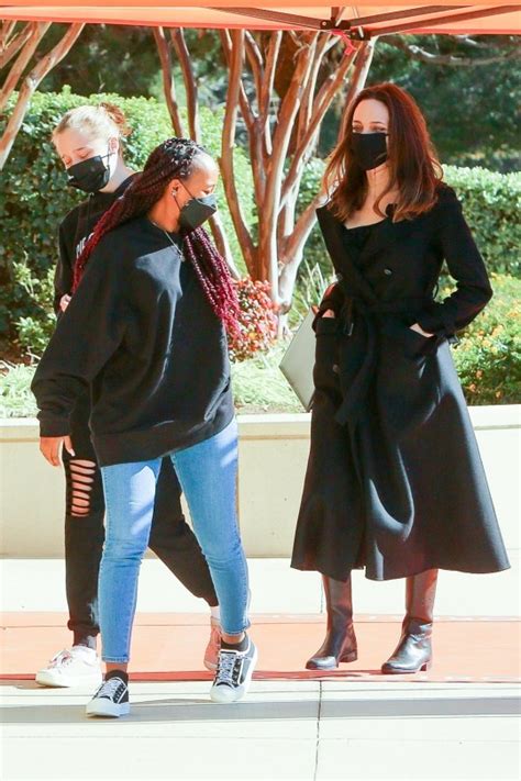 Angelina Jolie Spends Girls Shopping With Daughters Shiloh And Zahara