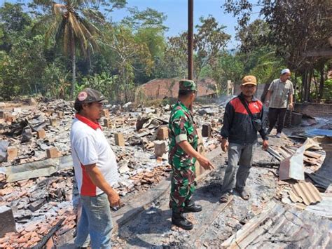 Gegara Korsleting Listrik Enam Rumah Warga Di Tanggeung Ludes Terbakar