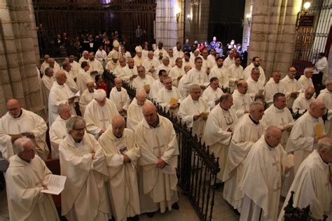 Los Sacerdotes Renovaron Sus Promesas Sacerdotales En El Transcurso De