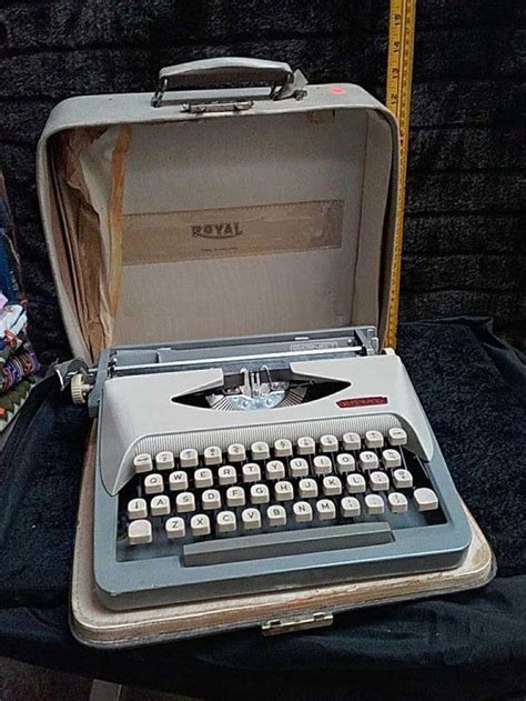 lot vintage royal typewriter