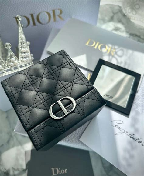 Cập nhật hơn 74 về dior lipstick set with clutch cdgdbentre edu vn