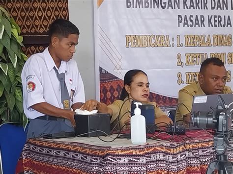 Dispenduk Sikka Gencar Rekam KTP Elektronik Pelajar DP4 Laman 2 Dari