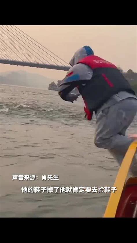 这一跳太帅！快艇师傅跳入水中捞起落水男童腾讯视频