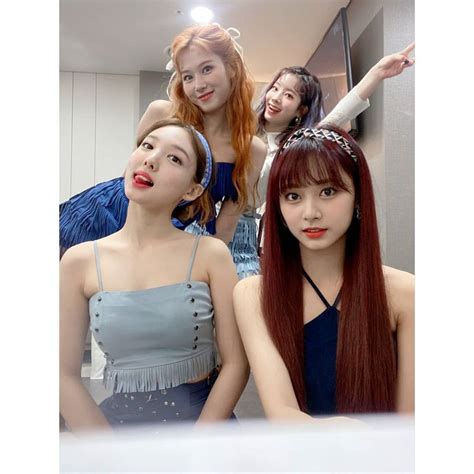 200612 Twicetagram Update - TWICE's outfits for today pt. 1 : r/twice