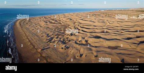 Paisaje A Reo De Los Drones De Las Dunas De Arena Dorada De Maspalomas