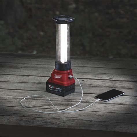 Milwaukee M18 LED Flood Light Lantern With Built In USB Charger 700