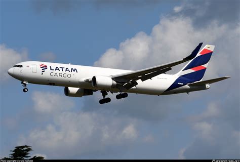 N La Latam Cargo Colombia Boeing F Wl Photo By Bruno Muthelet