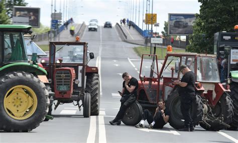 Poljoprivrednici Nastavljaju Proteste