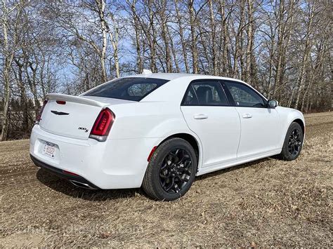 Chrysler 300 pros and cons: things you need to know before buying one ...