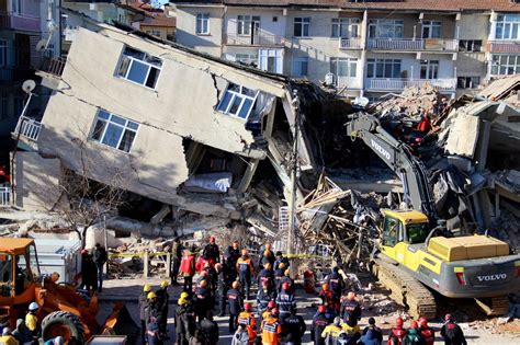 Potres V Tur Iji In Siriji Vzel E Tiso Ivljenj Mraz E Ote Uje