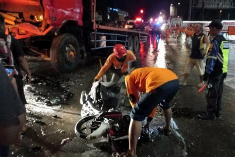 Begini Kronologi Truk Tabrak Kendaraan Di Exit Tol Bawen Yang Bikin