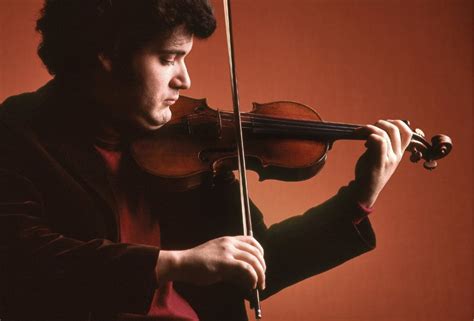 Pinchas Zukerman (Violin, Viola, Conductor) - Short Biography