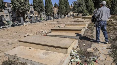 Alicante Una Memoria Que Trae Sin Cuidado En El Cementerio Todos