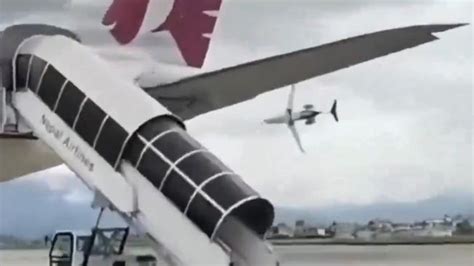 Impactante Video Avi N Se Estrell En Aeropuerto De Nepal Despu S De